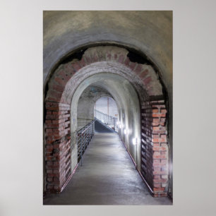 Tunnel in einem von den Nazis befallenen Luftbunke Poster