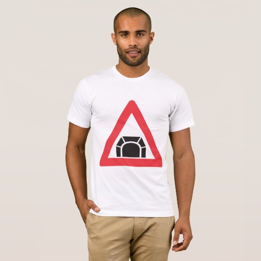 Tunnelwarnung Straßenzeichen T-Shirt (Vorne ganz)