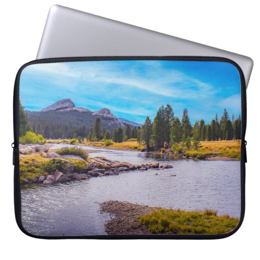 Tuolumne Meadow & Tuolumne Creek Laptopschutzhülle (Vorderseite)