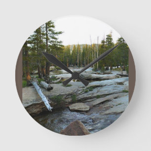 Tuolumne River by Campground, Yosemite, CA Runde Wanduhr