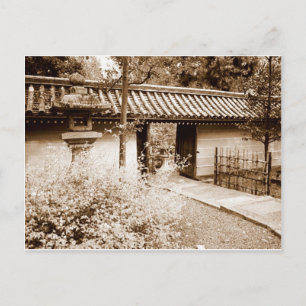 Tür in einer japanischen Mauer Postkarte