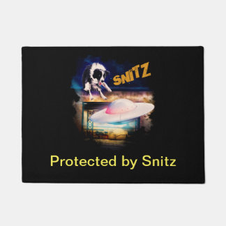 Tür mit Snitz von Bobs Saucer Repair Fußmatte