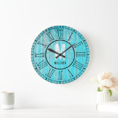 Türkis-Blau-Familien-Monogramm verwittertes Holz Große Wanduhr (Zuhause)