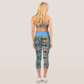 Türkis Gold Sun Southwestern Art Capri Leggings (Rückseite)