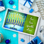 Türkis Hanukkah Menorah Live Liebe Sparkle Acryl Tablett<br><div class="desc">"Die Live-Liebe strahlt glänzen." Ein nahes Foto einer leuchtenden, farbenfrohen, blauen und grünen künstlerischen Menorah hilft Ihnen, den Urlaub von Hanukkah stilvoll zu gestalten. Genießen Sie die Wärme und Freude der Ferienzeit, wenn Sie dieses atemberaubende, farbenfrohe Hanukkah Serviertablett benutzen. 4 Größen zur Auswahl: klein, mittel, groß und extra groß, sowie...</div>