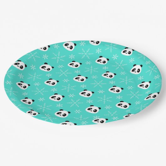 Türkis - Niedliche Pandas mit Schneeflocken Pappteller (Schrägansicht)