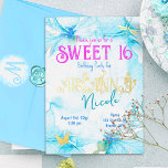 Türkis Pink Gold Sweet 16 Blumenbriefe Folieneinladung<br><div class="desc">Das süße 16-Party lädt mit seinen türkisfarbenen und rosa Blumen zum Verweilen ein. Die goldene Blumenschrift für Ihren Namen lässt sich leicht modifizieren. Wilde Blume können zusammen mit Ihrem Text skaliert und neu positioniert werden. Botanisch türkisfarben, rosa und goldfarbene Farbpalette ist vielseitig für Fledermausmitzvahs und Quinceaneras. Ein Libelle und ein...</div>