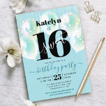 Türkis Sweet 16 Birthday Balloons Script Girly Einladung<br><div class="desc">"Happy Sweet 16". Schicken Sie diese atemberaubende, einfache, festliche, moderne, personalisierte Party Einladung für eine Veranstaltung, an die Sie sich erinnern können. Fett, grafisch, schwarz Typografie und handgeschriebenes Skript-Overlay aqua blau grüne Ballons und goldfarbene funkelnd Saitenleuchten auf einem sanften, aqua-blauen Hintergrund. Personalisieren Sie den benutzerdefinierten Text mit dem Namen Ihrer...</div>