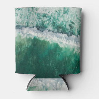 Türkisblaue Luftwelle: Drohnenschuss Dosenkühler