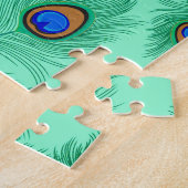 Türkisblaue Pfauenfedern auf dem Wasser Puzzle (Seite)