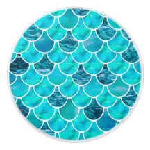 Türkisblaue und weiße Meerjungfrauen