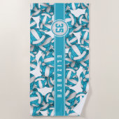 Türkisblaue Volleyballs Muster Strandtuch (Vorderseite)