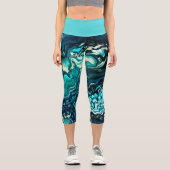 Türkisblaue Wirbel Paint Pour Design Capri Leggings (Vorderseite)