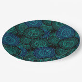Türkisblaues rundes Mandala auf schwarzem Hintergr Pappteller (Schrägansicht)