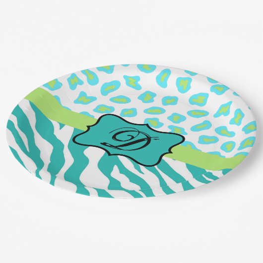 Türkisblaues Weißes Zebra Leopard-Monogramm Pappteller (Schrägansicht)