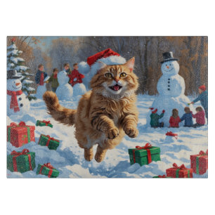 Türkische Angora-Katze läuft im Schnee Weihnachtsm Schneidebrett