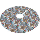 Türkische Angora Katze läuft in Schnee Weihnachtsh Polyester Weihnachtsbaumdecke (Schrägansicht)