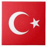 Türkische Flagge auf Tile Fliese<br><div class="desc">Fügen Sie Ihrem Dekor eine Touch türkischen Stolzes hinzu mit unserer exklusiven Kachel mit der türkischen Flagge! Diese Fliese ist mit viel Liebe zum Detail gestaltet und ist mehr als nur ein dekoratives Stück; sie ist ein Fest des reichen Kulturerbes und der kulturellen Identität der Türkei. Das elegante Design zeigt...</div>