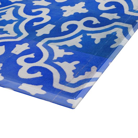 Türkische Fliese in Blauem und in weißem Schneidebrett (Ecke)