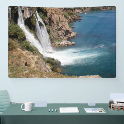 Türkischer Wasserfall Duden mit mediterranem Meer Banner (Messe)