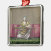 Türkisches Mädchen, stickend, 18. Jahrhundert Silbernes Ornament (Links)