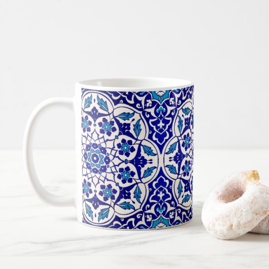 Türkisches Ottoman Iznik Blauer weißer Til Kaffeetasse (Mit Donut)