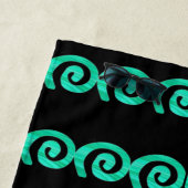 Türkisfarben und blaue Spiralmuster auf schwarz Strandtuch (Beispiel)