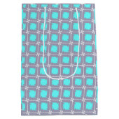 Türkisfarben und graues geometrisches Muster Mittlere Geschenktüte (Rückseite)