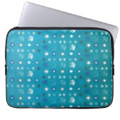 Türkisfarben und weiß, Sterne und Schneeflocken Laptopschutzhülle (Vorderseite)