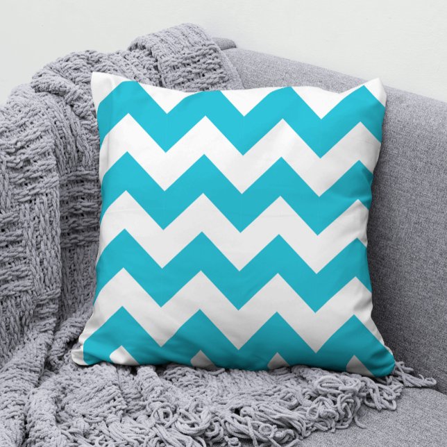Türkisfarben und Zickzack Weiß-Muster Kissen (A beautiful chevron pattern done in turquoise and white by Valerie's Gallery on Zazzle.)