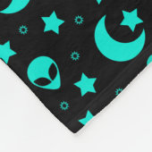 Türkisfarbene Alien Muster mit Sternen und Monden Fleecedecke (Ecke)