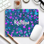 Türkisfarbene aquamarine lila Konfetti Punkte indi Mousepad<br><div class="desc">Funkelnd türkisblau, lila, rosa und grün konfetti Punkte auf einem dunklen aquamarinen Hintergrund schmücken dieses schicke Mousepad mit modernen individuellen Namen. Macht jedes Mal, wenn ihr es benutzt, eine lustige und stilvolle Aussage. Ein großartiges Geschenk für einen Freund und auch für dich! Geben Sie einfach den Namen Ihrer Wahl ein...</div>