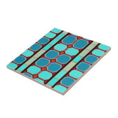 Türkisfarbene Fliesen auf rotem beigem Mosaik (Seite)