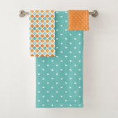 Türkisfarbene Orangenherzen, quadratisches Retromu Badhandtuch Set (Insitu)