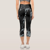 Türkisfarbene, schwarze Marmorverkleidung Capri Leggings (Rückseite)