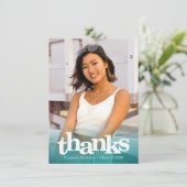 Türkisfarbener Abschluss Foto fett Typografie mode Dankeskarte (Stehend Vorderseite)