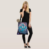 Türkisfarbener Kosmischer Drache Tasche (Am Model)