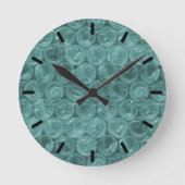 Türkisfarbenes Blasenwickelmuster Runde Wanduhr (Vorderseite)