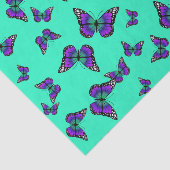 Türkisfarbenes Gewebe mit Lila Schmetterlingen Seidenpapier (Ausschnitt)