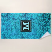 Türkisfarbenes Monogramm-Blattmuster fett, modern Strandtuch (Vorderseite)