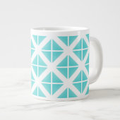 Türkisfarbenes Triangle-Muster Jumbo-Tasse (Vorderseite Rechts)