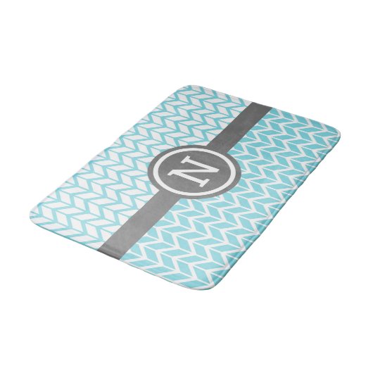 Türkisfarbenes Zickzack Muster Monogramm Grau Fett Badematte (Schrägansicht)