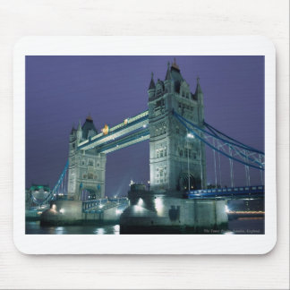 Turm-Brücke nachts, London, England Mousepad