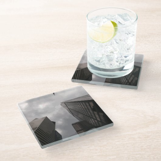 Turm in der Stadt. Glasuntersetzer (Schrägansicht)