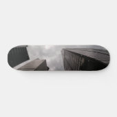Turm in der Stadt. Skateboard (Horizontal)