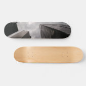 Turm in der Stadt. Skateboard (Horizontal)