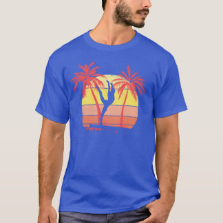 Turnschuh Mädchen auf Schwebebalken Sommer Sonnenu T-Shirt
