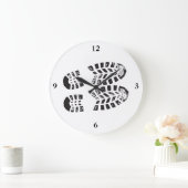 Turnschuhe schwarz u. weißes Impressum Große Wanduhr (Zuhause)