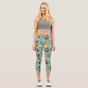 Turqouise Hintergrund Hunde Muster. Capri Leggings