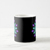 Turquiose und lila neonale Blume Kaffeetasse (Mittel)